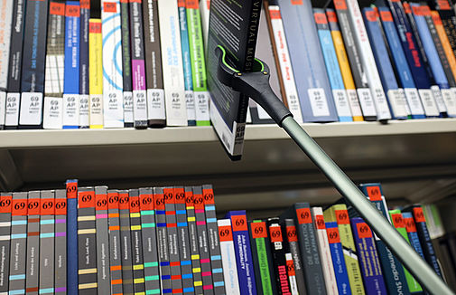 Greifhilfe, Bücherregal