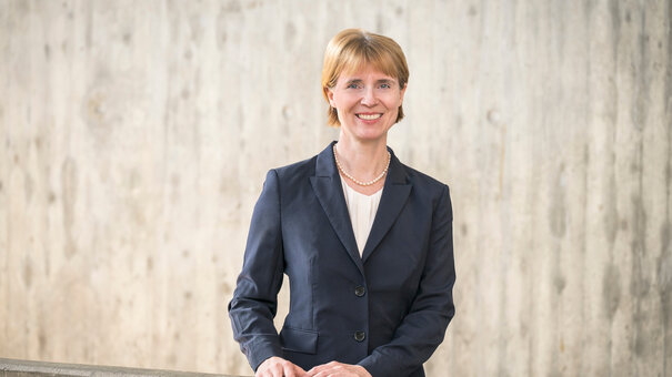 Porträtfoto von Frau Professorin Dr. Astrid Ensslin