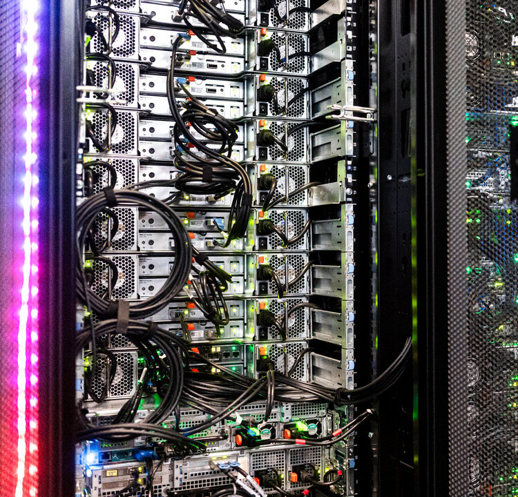 Detailansicht aus dem Serverraum der Universität Regensburg. 