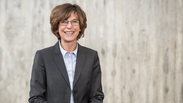 Porträtfoto von Vizepräsidentin Prof.in Dr. Ursula Regener